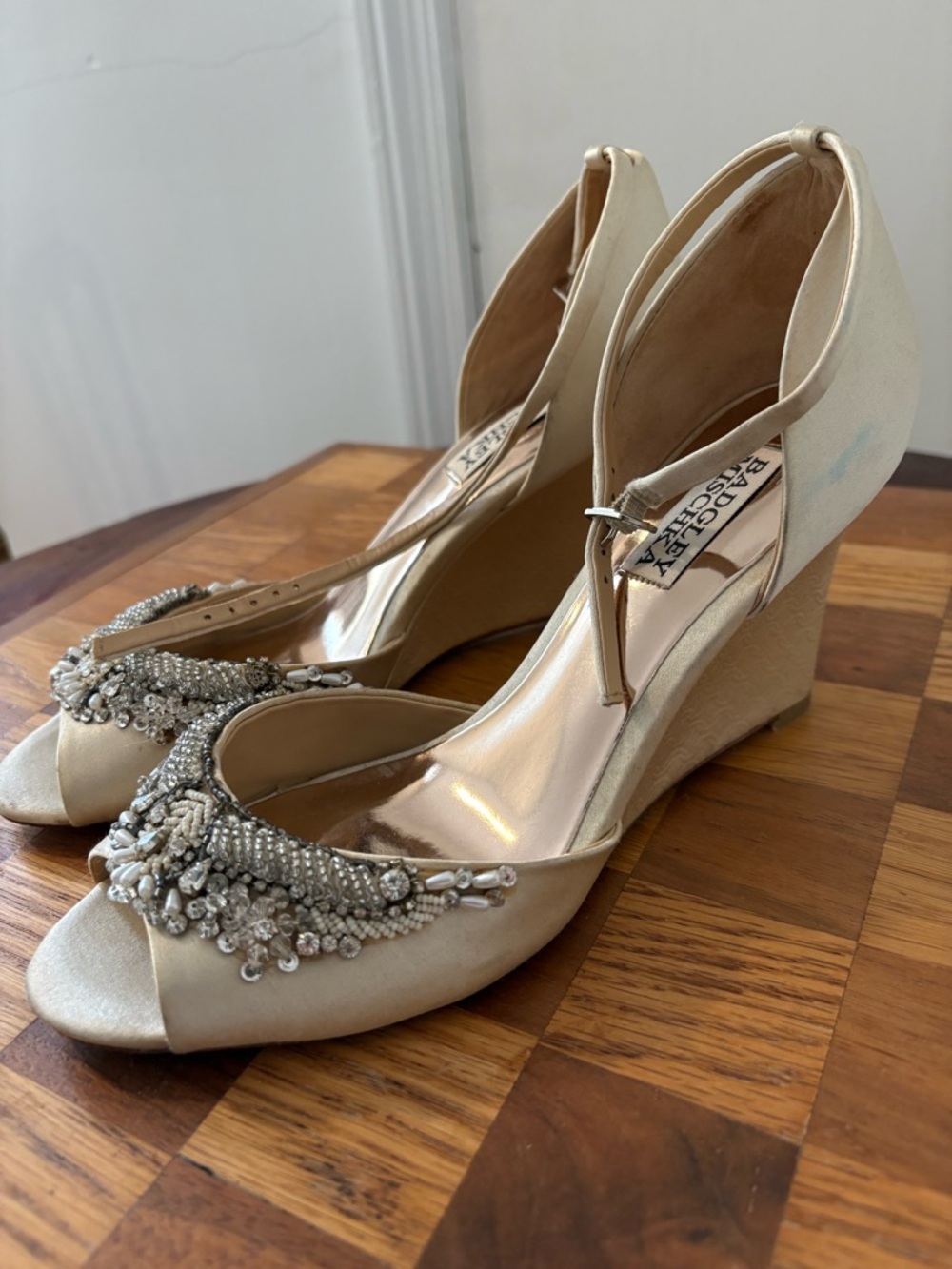 Bagdley Mischka Satin Wedges size 8 - Picture 4 of 9